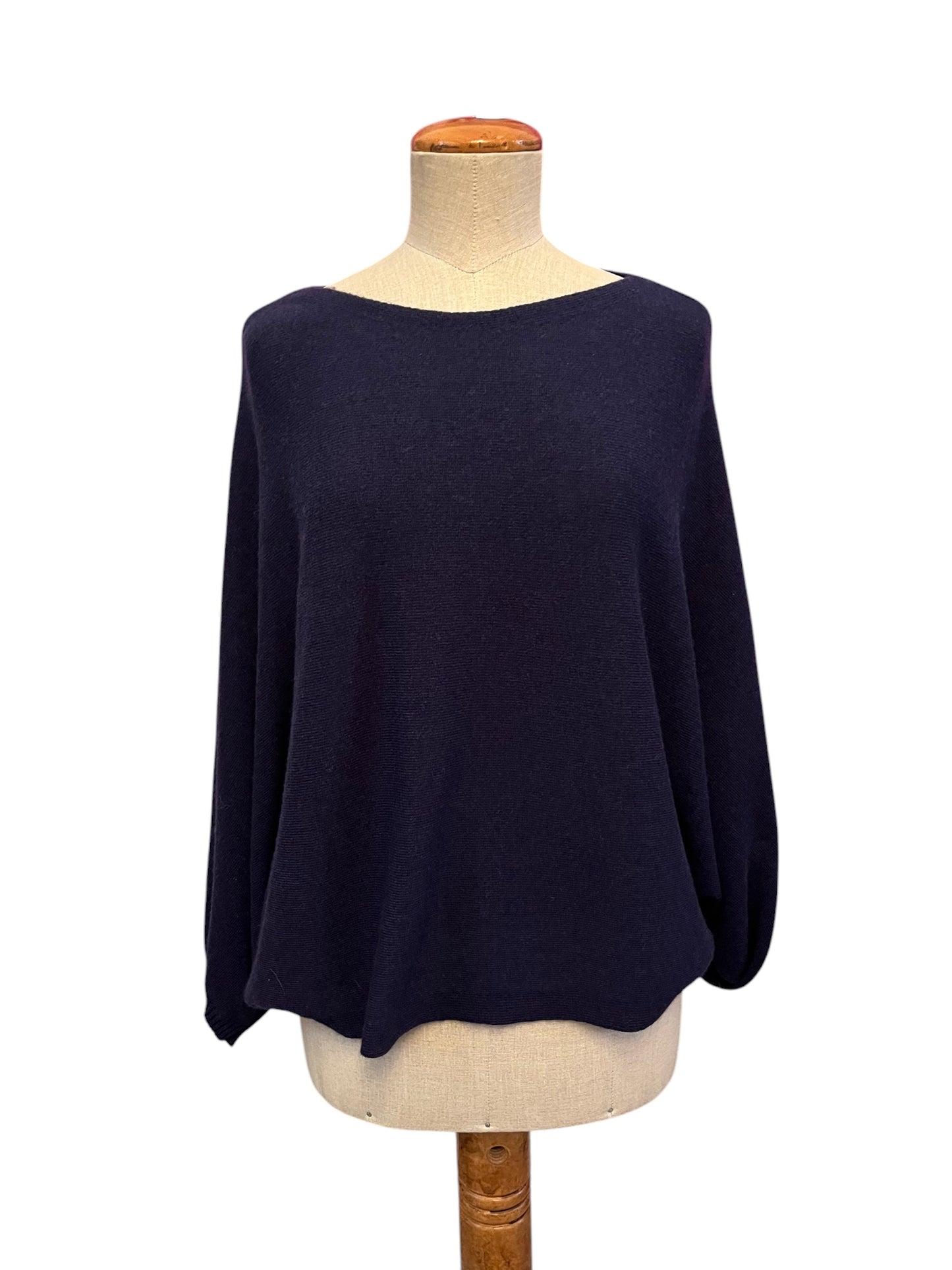 Wool jersey, wing sleeves, boat neckline