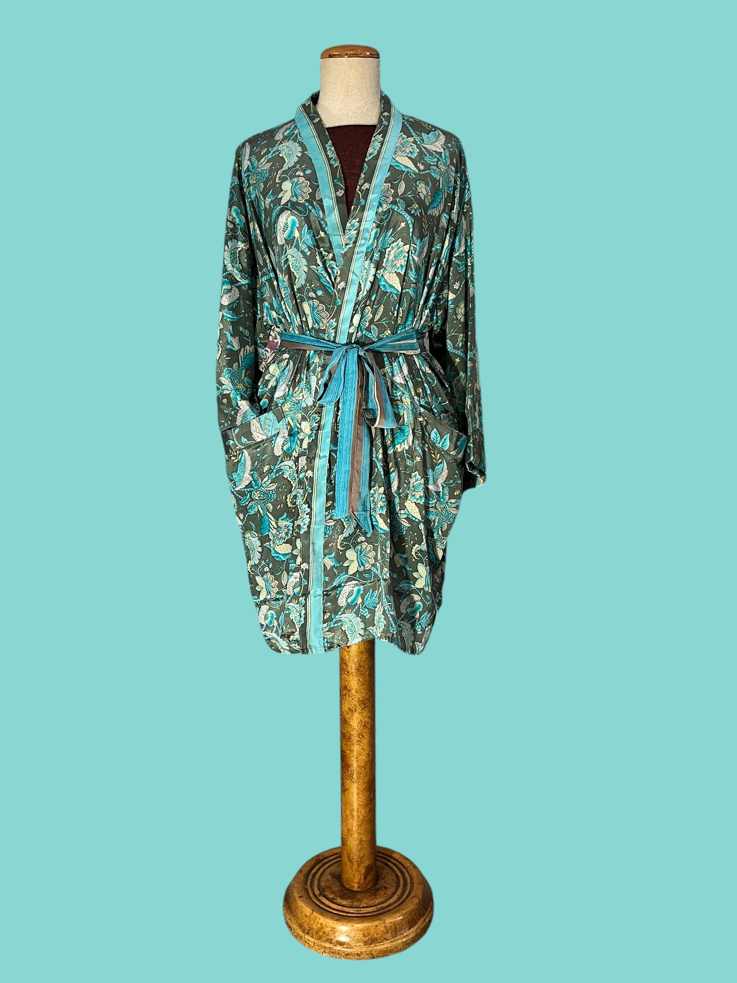 Short silk kimono