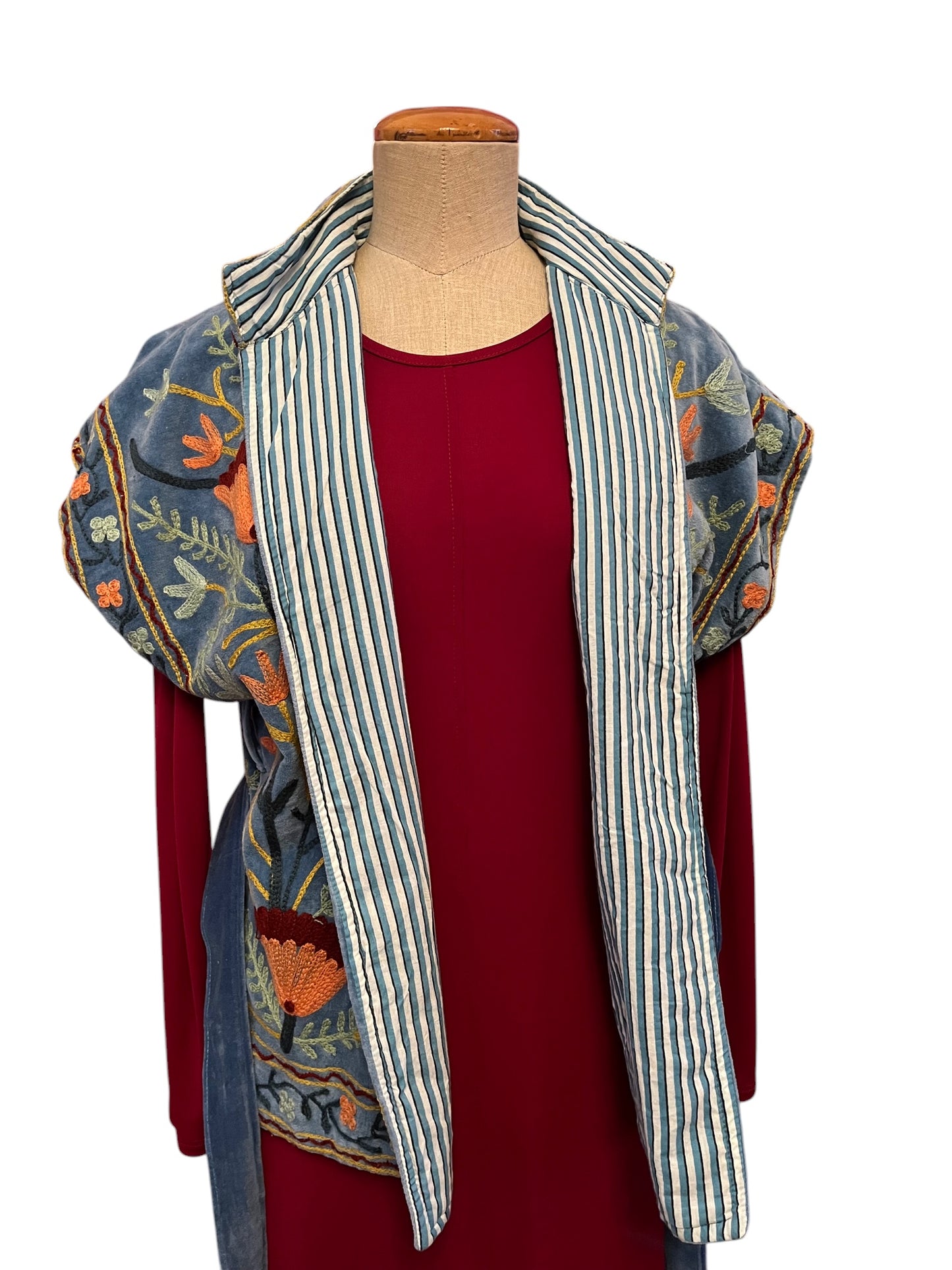 Long bordeaux nylon dress with Suzani velvet vest and Multitudes bag